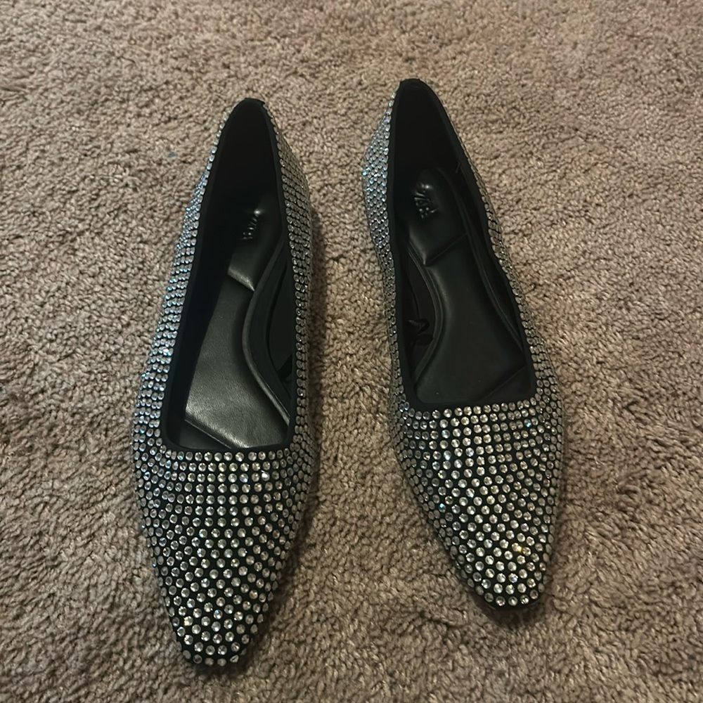 🚨FLASH SALE! Zara brand new, never worn — Sparkly ballet flats w elongated toe.
